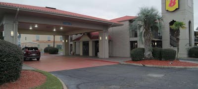 Super 8 Savannah