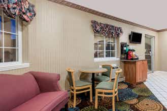 Hotel Howard Johnson Lenox photo 1