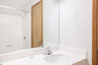 Hotel Howard Johnson Lenox photo 2