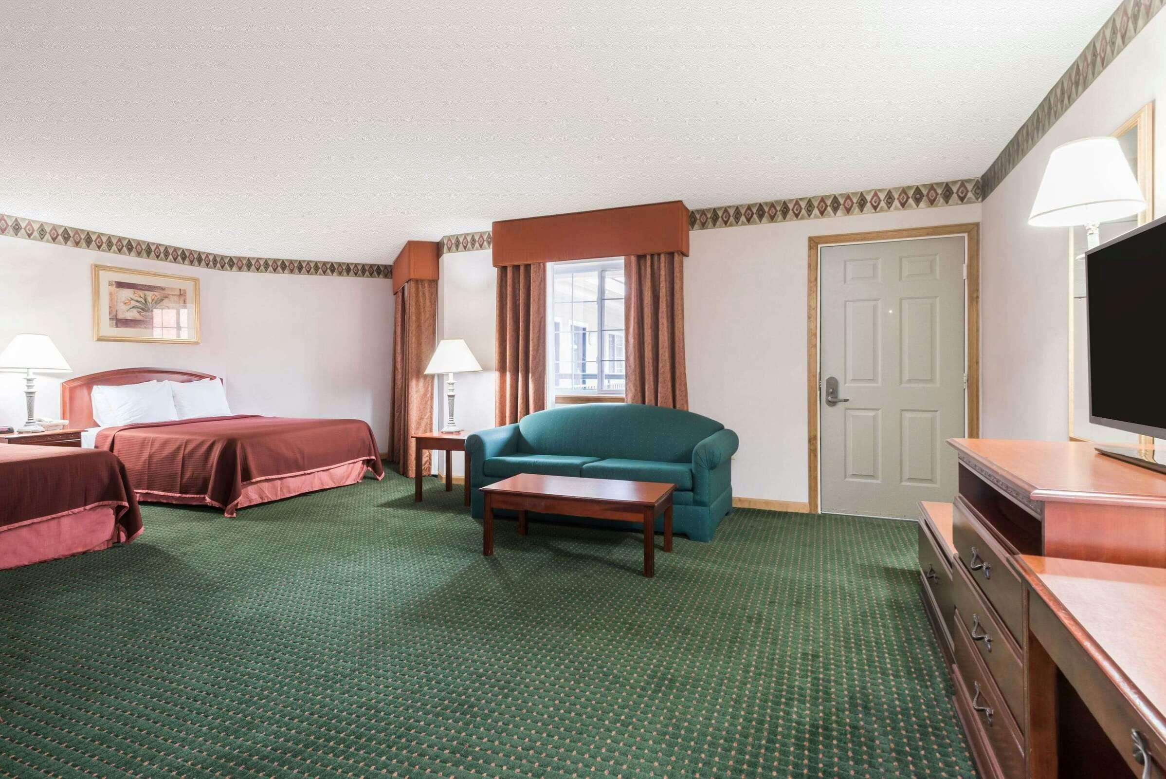 Hotel Howard Johnson Lenox photo 3