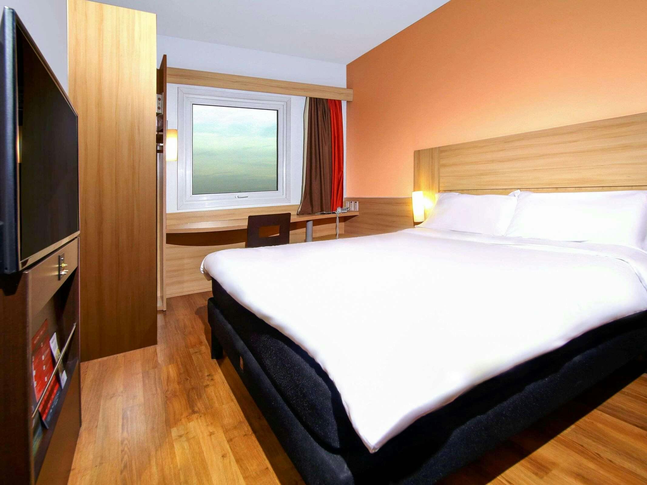 Hotel Ibis Santiago Providencia photo 1