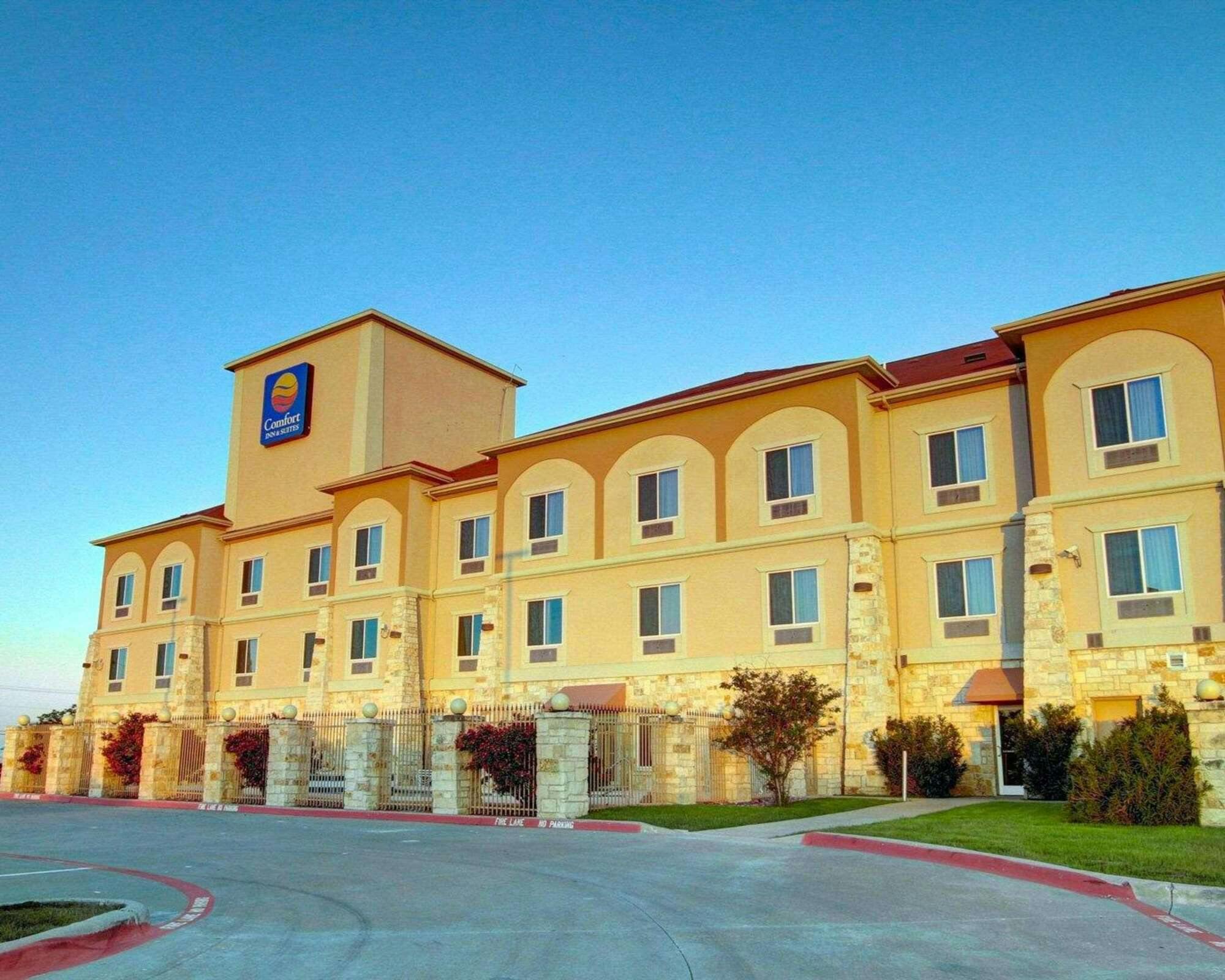 Comfort Inn And Suites Alvarado, TX