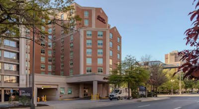 Hampton Inn Suites Reagan National Airport
