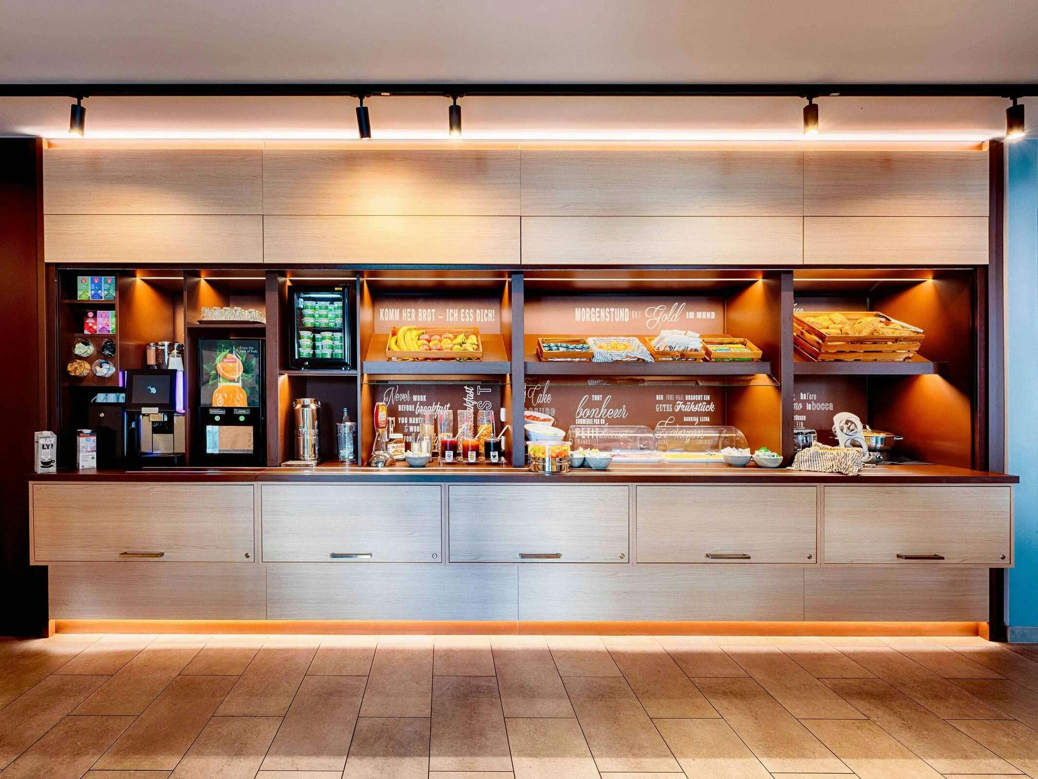 Hotel B&B HOTEL Mainz-Hbf photo 2