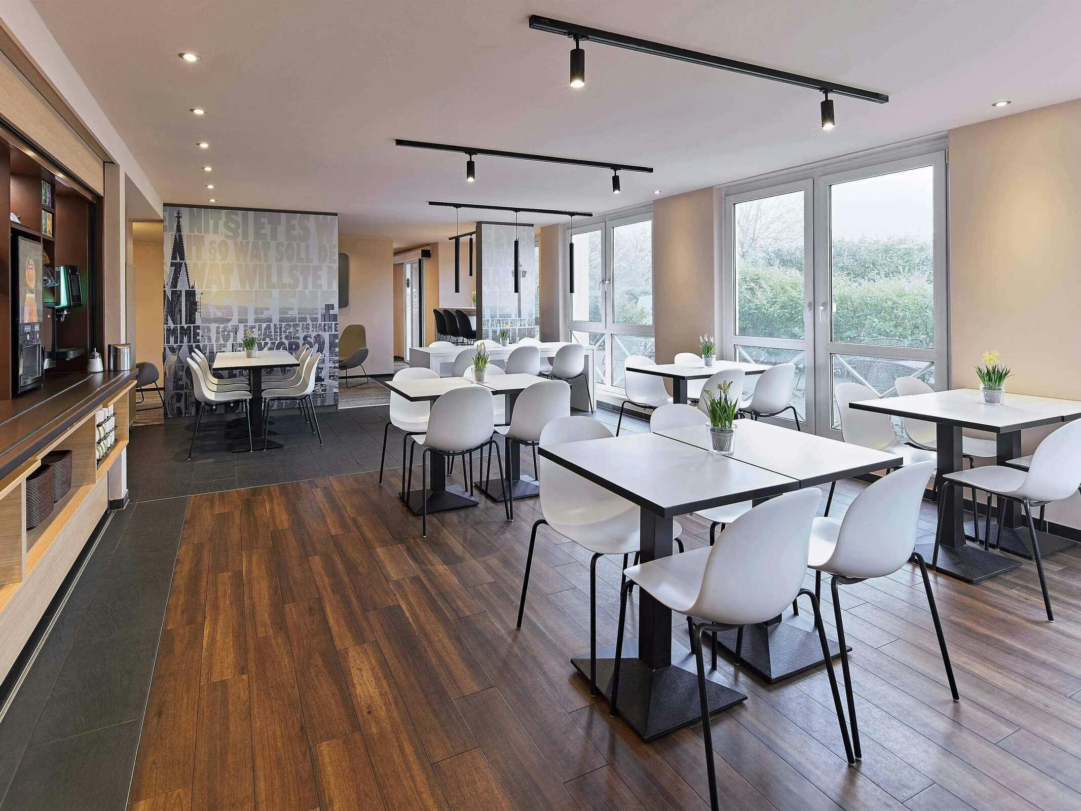 Hotel B&B HOTEL Köln-West photo 1