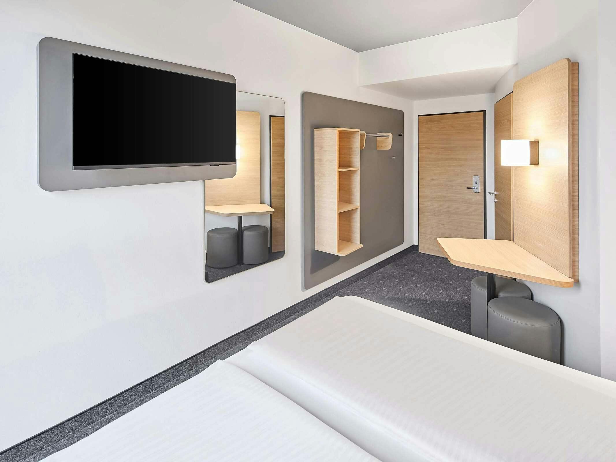 Hotel B&B HOTEL Köln-Messe photo 5