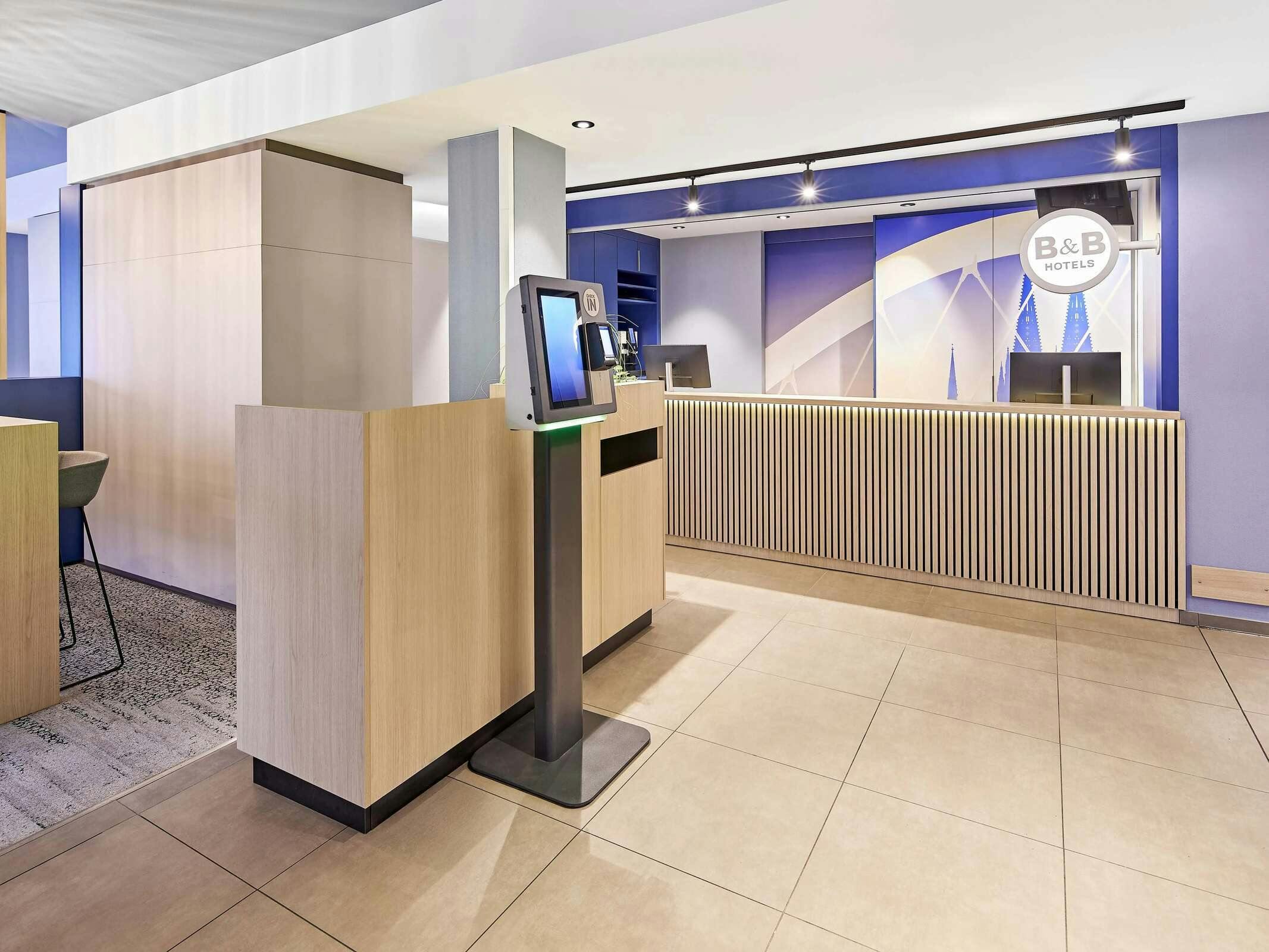 Hotel B&B HOTEL Köln-Messe photo 2