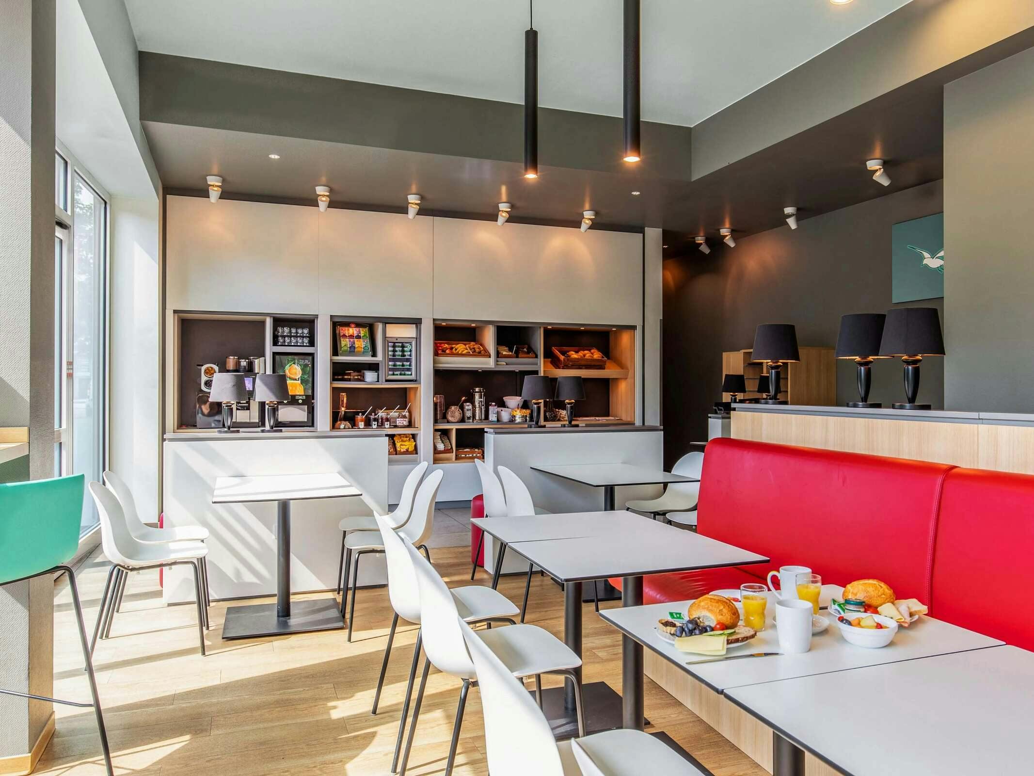 Hotel B&B HOTEL Hamburg-Nord photo 2