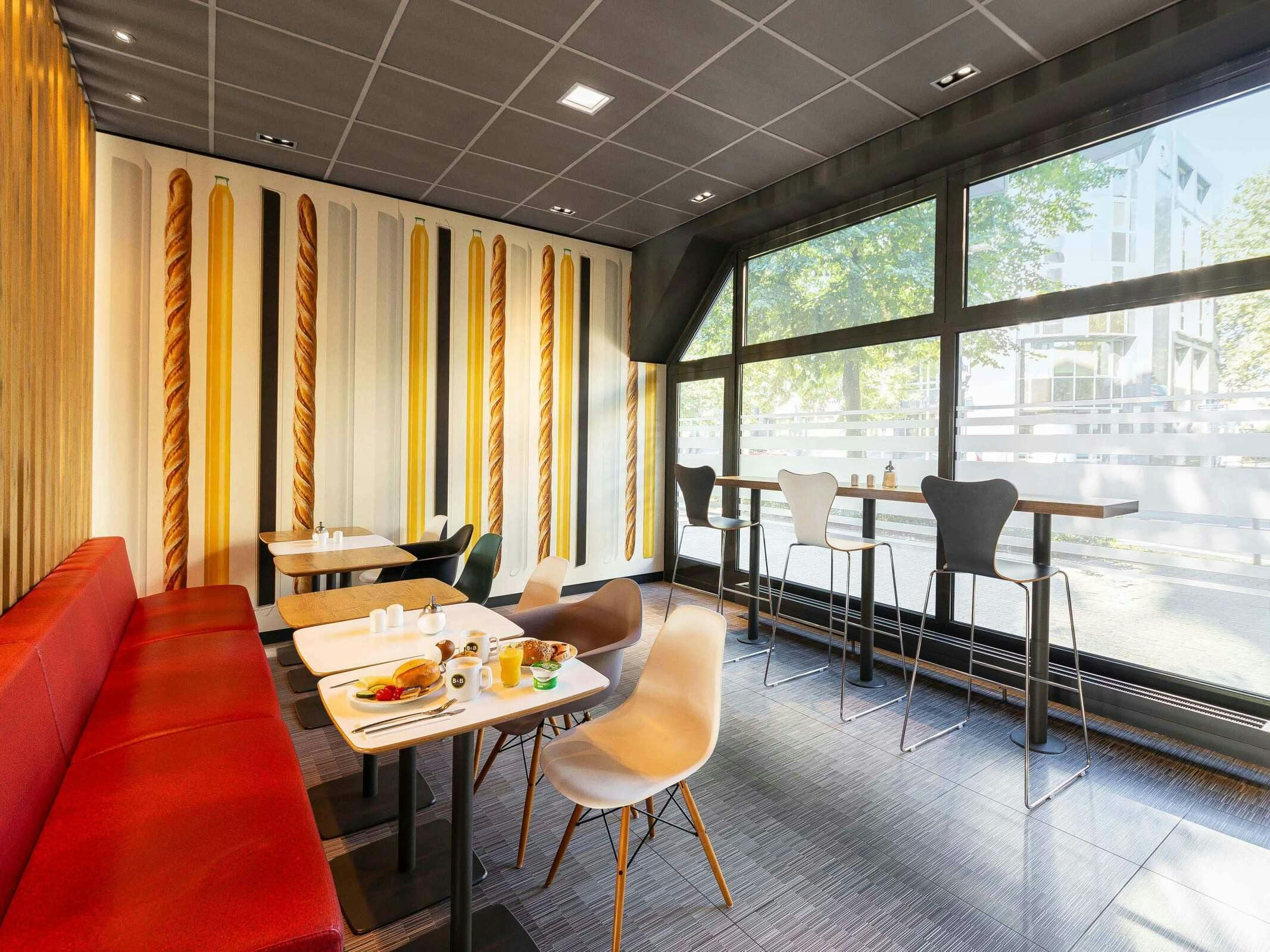 Hotel B&B HOTEL Düsseldorf-Hbf photo 2