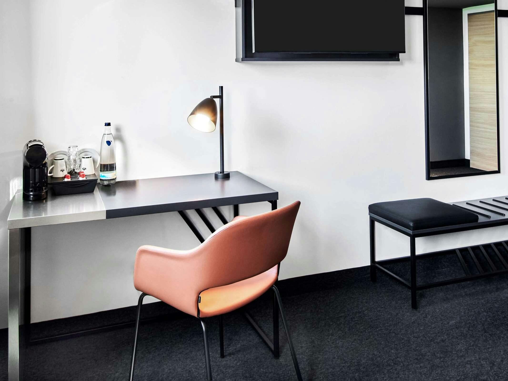 Hotel B&B HOTEL Frankfurt-Airport photo 5