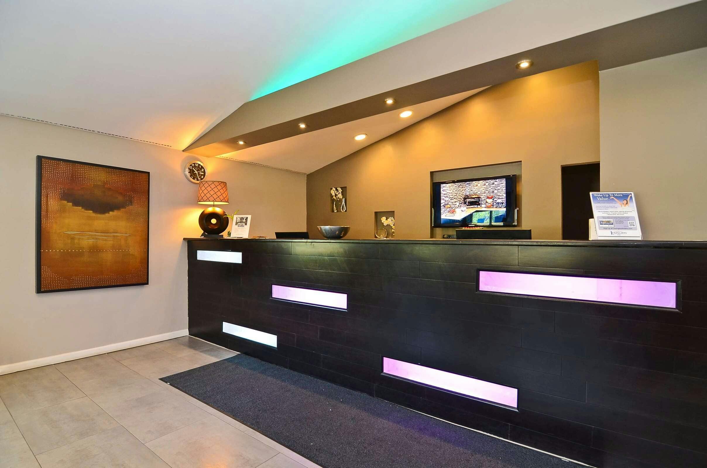 Hotel Lexington Inn & Suites NW Chicago Elgin photo 2