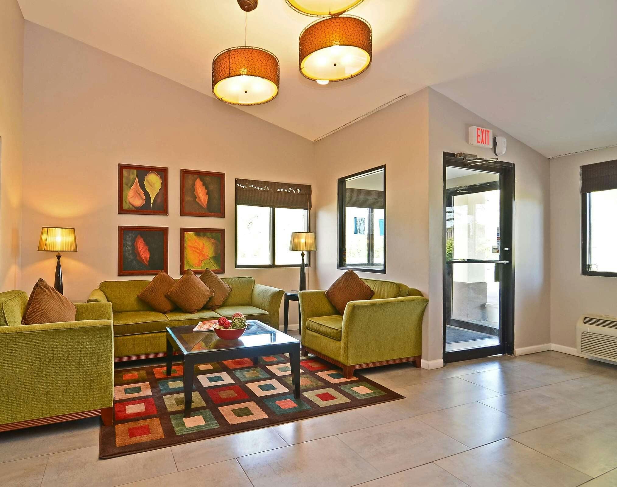 Hotel Lexington Inn & Suites NW Chicago Elgin photo 3