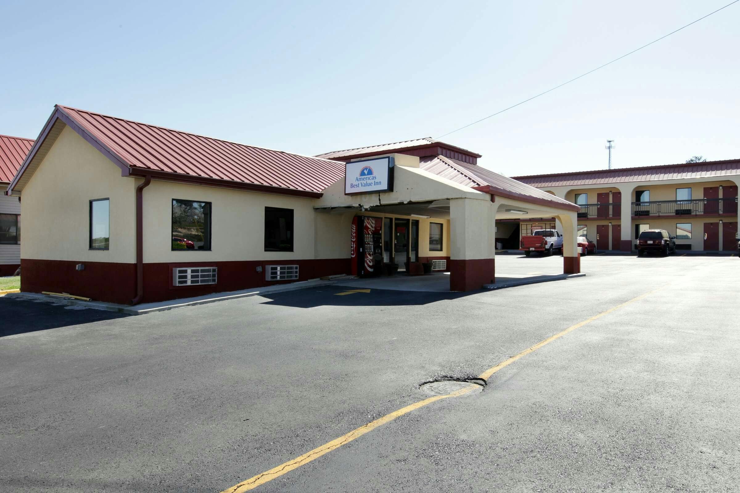 Americas Best Value Inn & Suites Macon at Eisenhower Pkwy