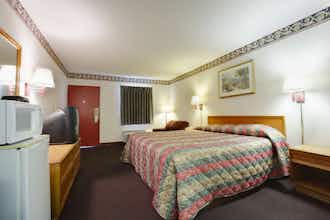 Hotel Americas Best Value Inn & Suites Macon at Eisenhower Pkwy photo 3
