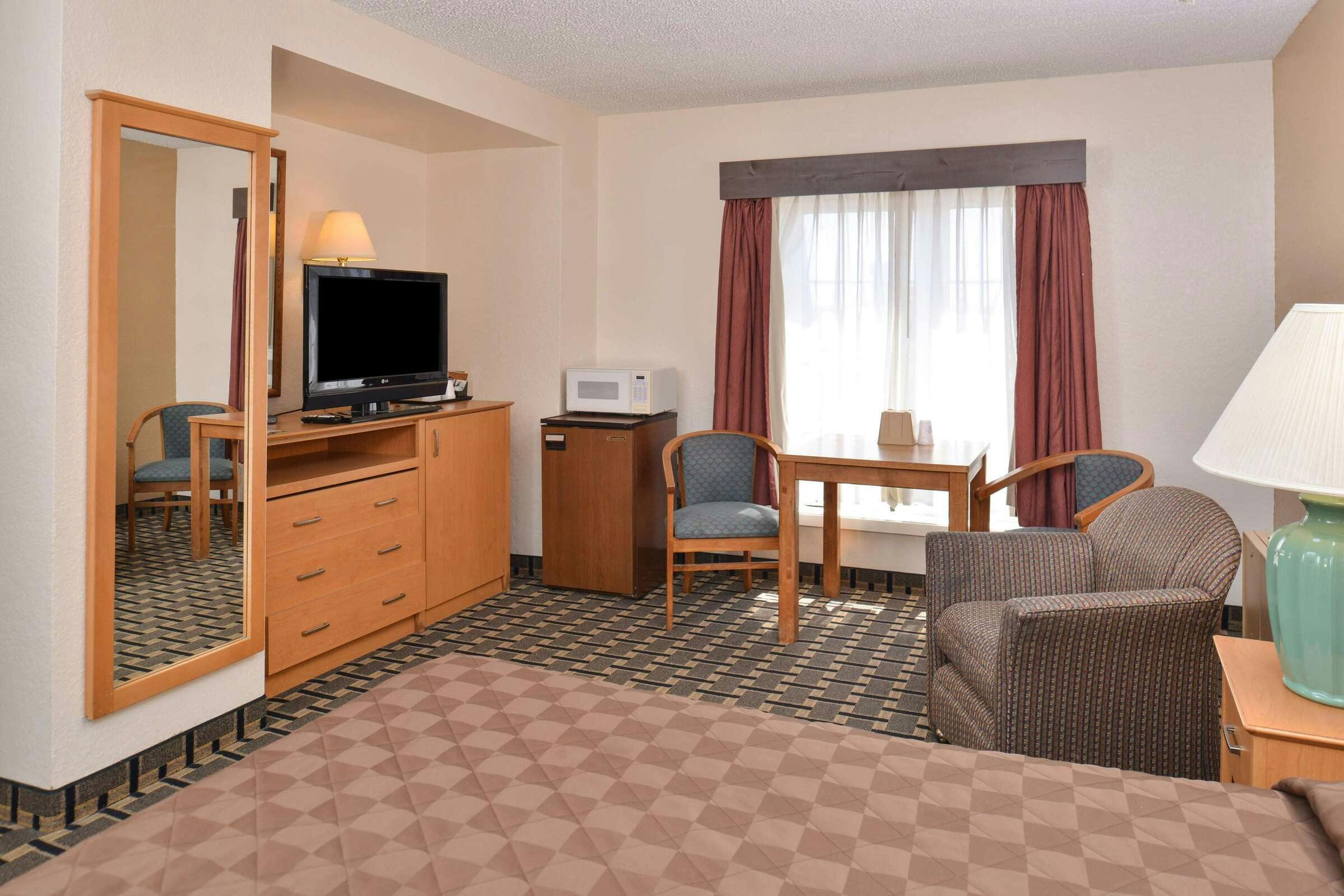 Hotel Americas Best Value Inn & Suites St. Cloud photo 4