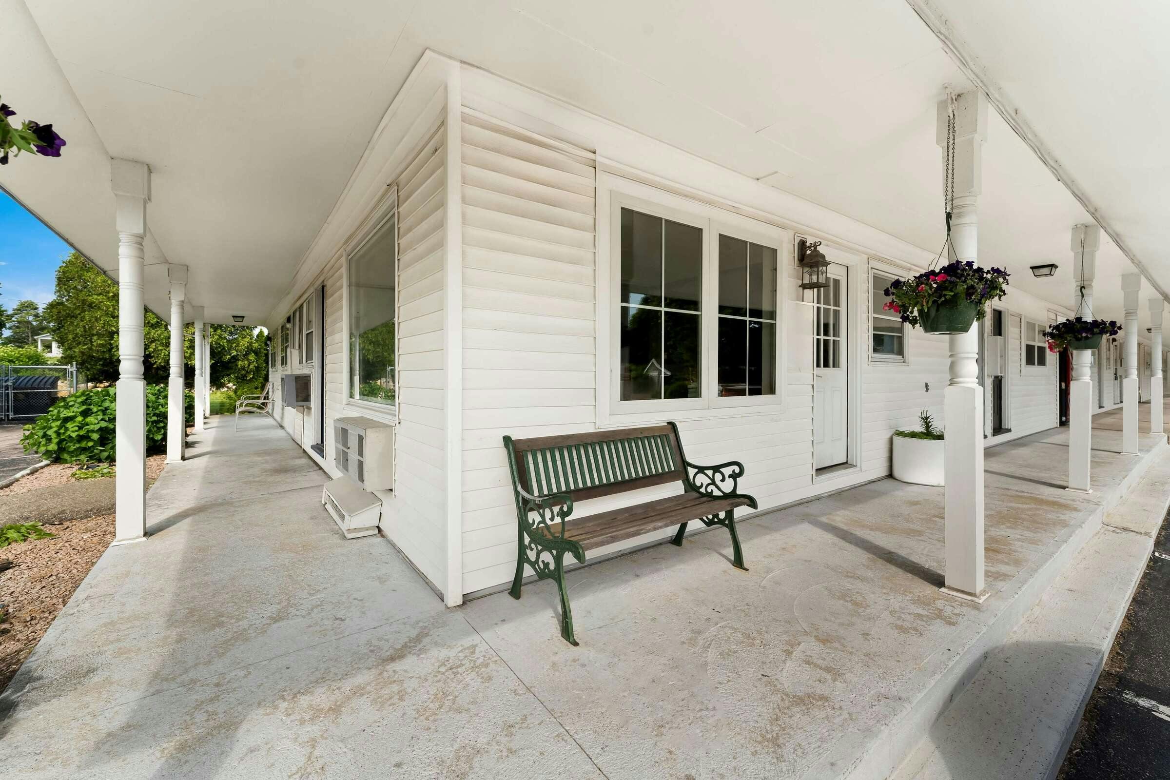 Hotel Americas Best Value Inn Stonington Mystic photo 1