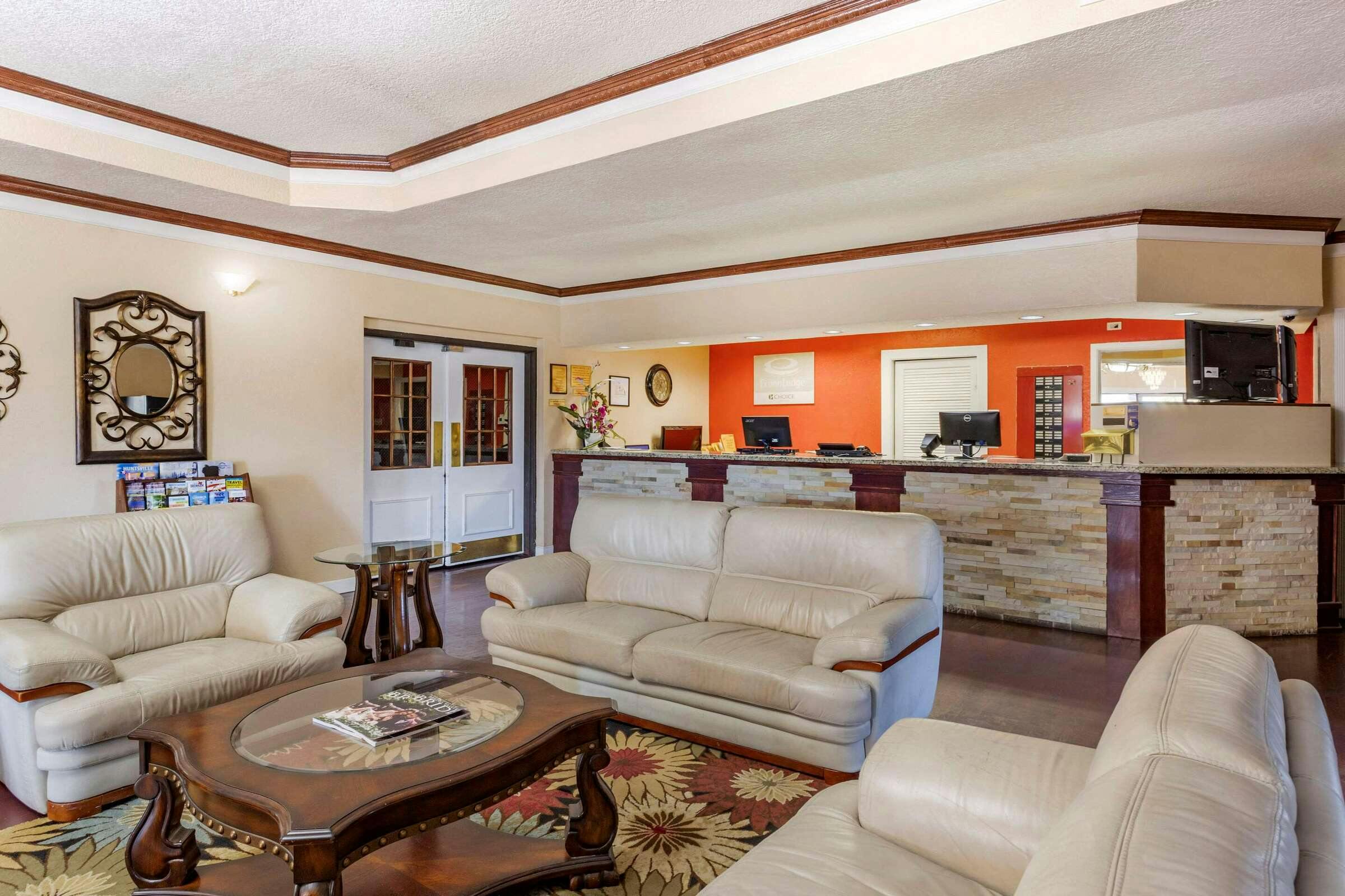 Hotel Knights Inn College Station photo 1