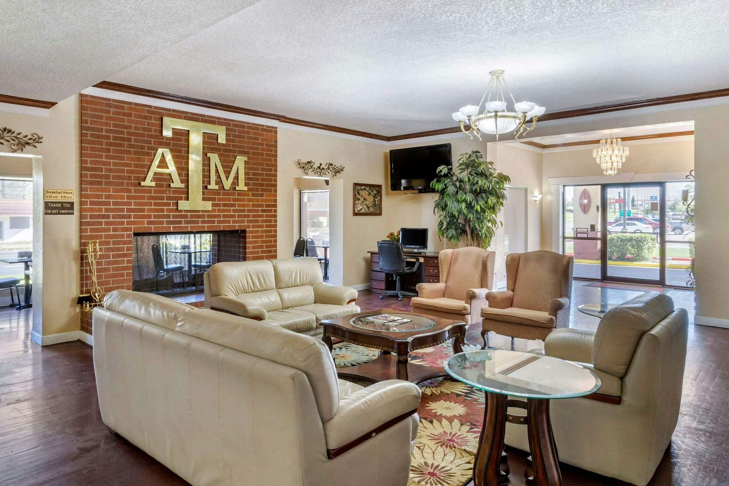 Hotel Knights Inn College Station photo 2