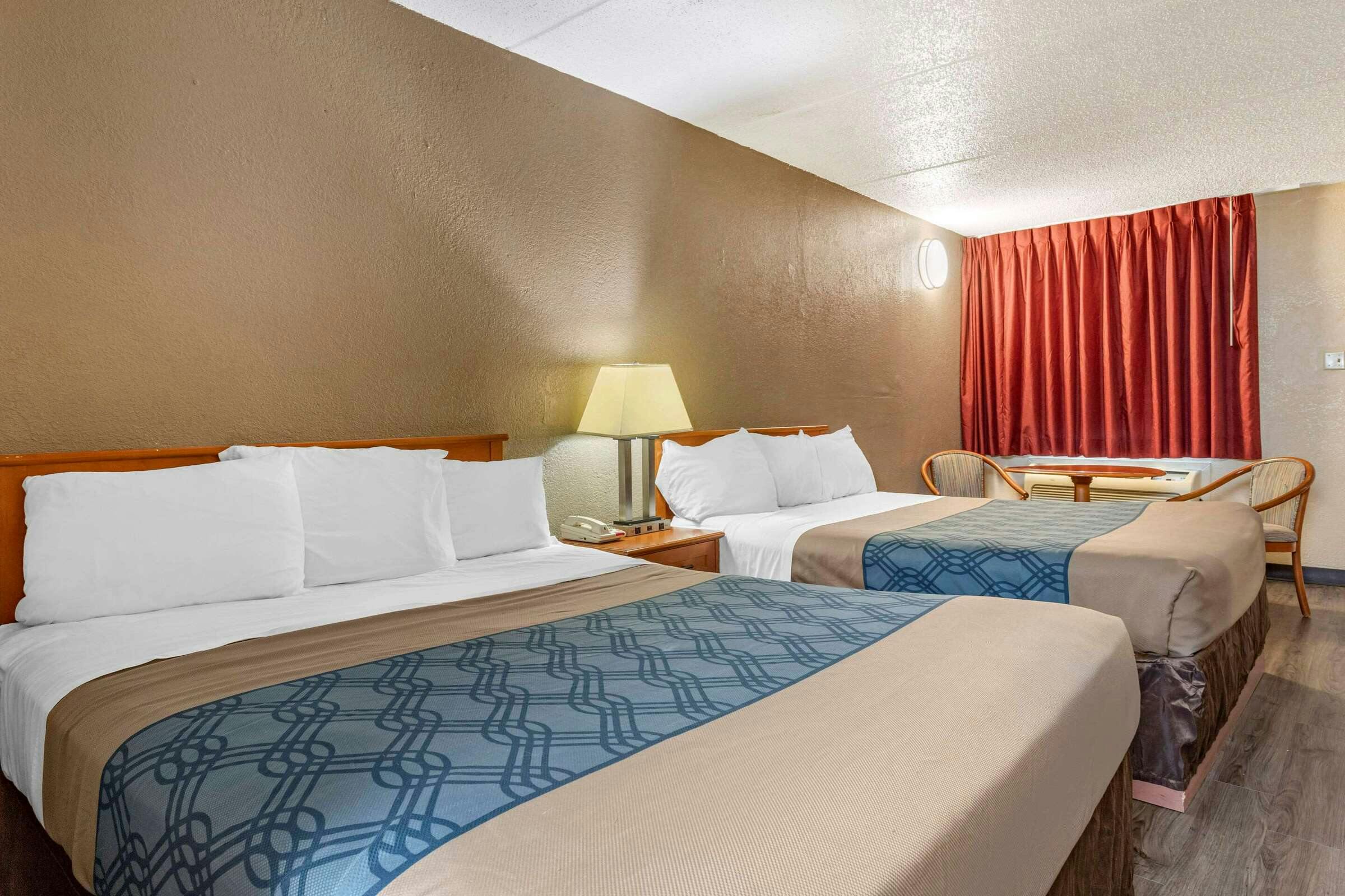 Hotel Knights Inn College Station photo 4