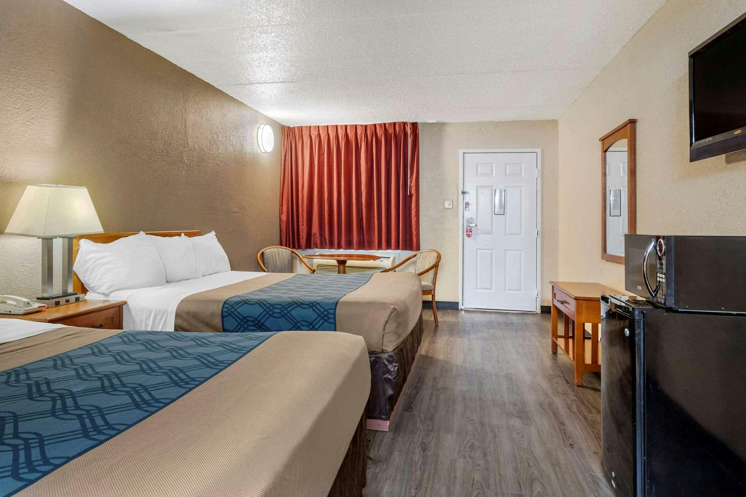 Hotel Knights Inn College Station photo 5