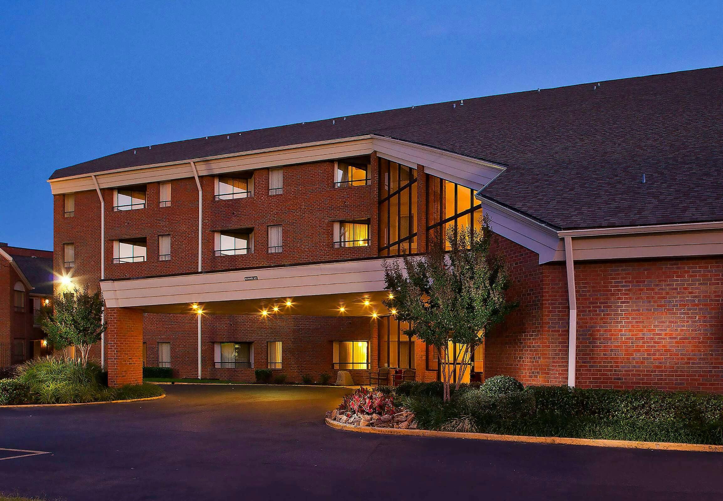 Sonesta Simply Suites Memphis East Poplar Pike