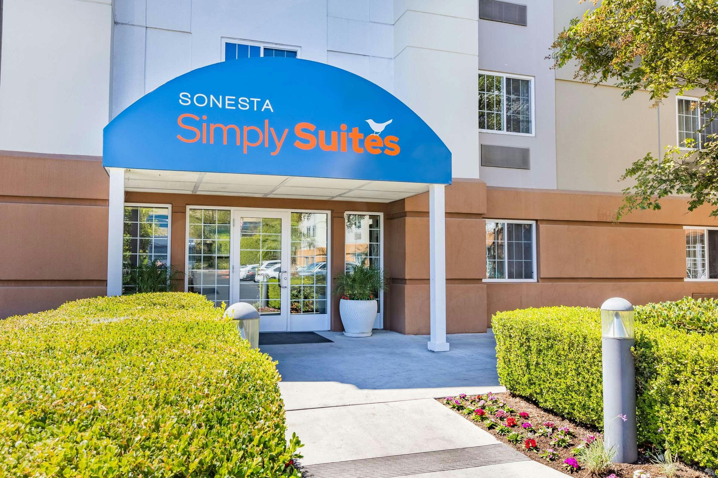 Hotel Sonesta Simply Suites Memphis East Poplar Pike photo 1