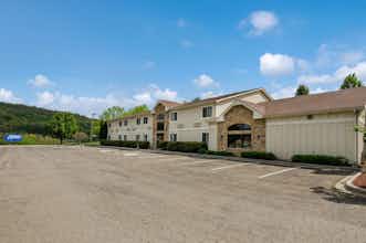 Hotel Americas Best Value Inn & Suites Independence VA photo 1