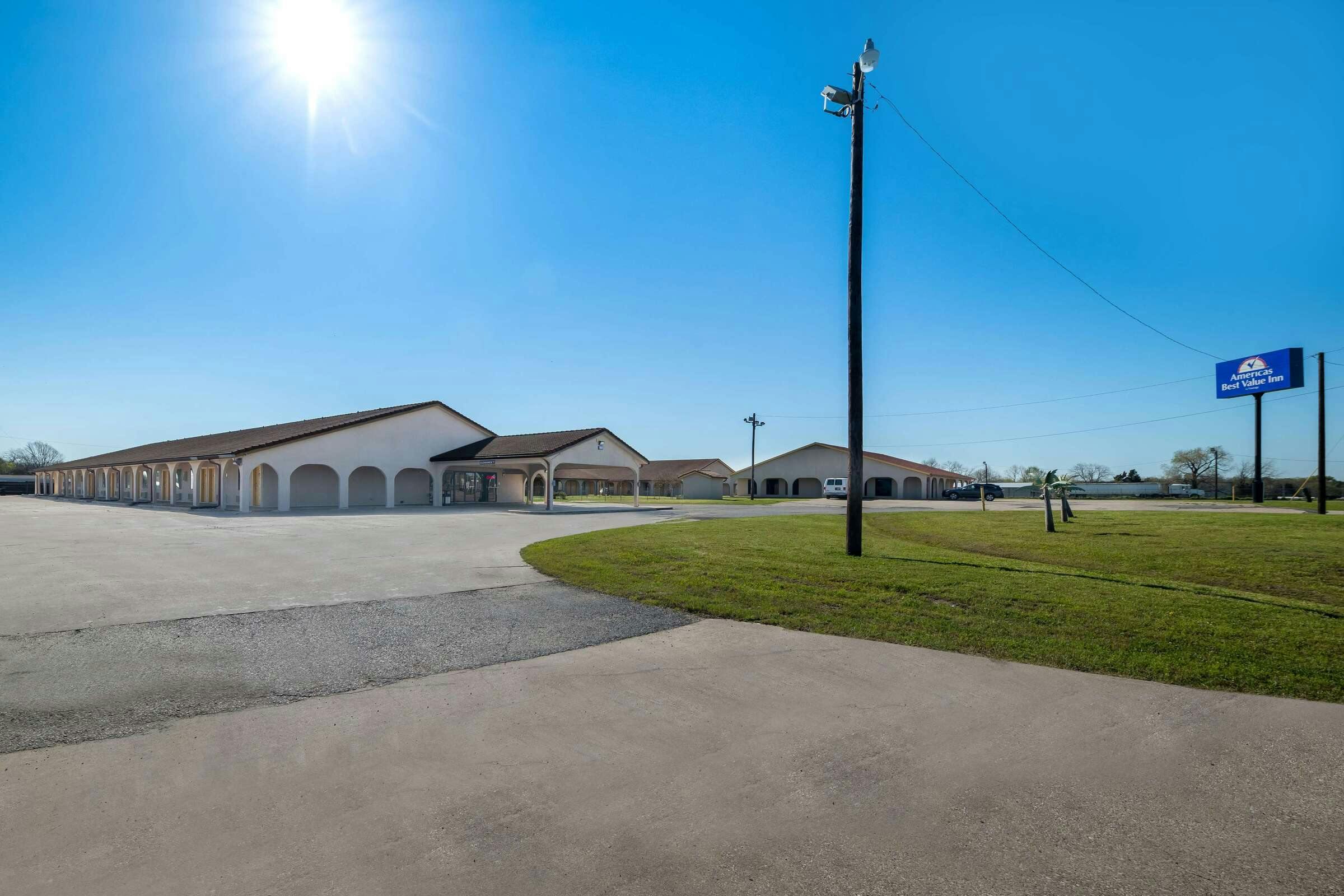 Hotel Americas Best Value Inn Bonham photo 2