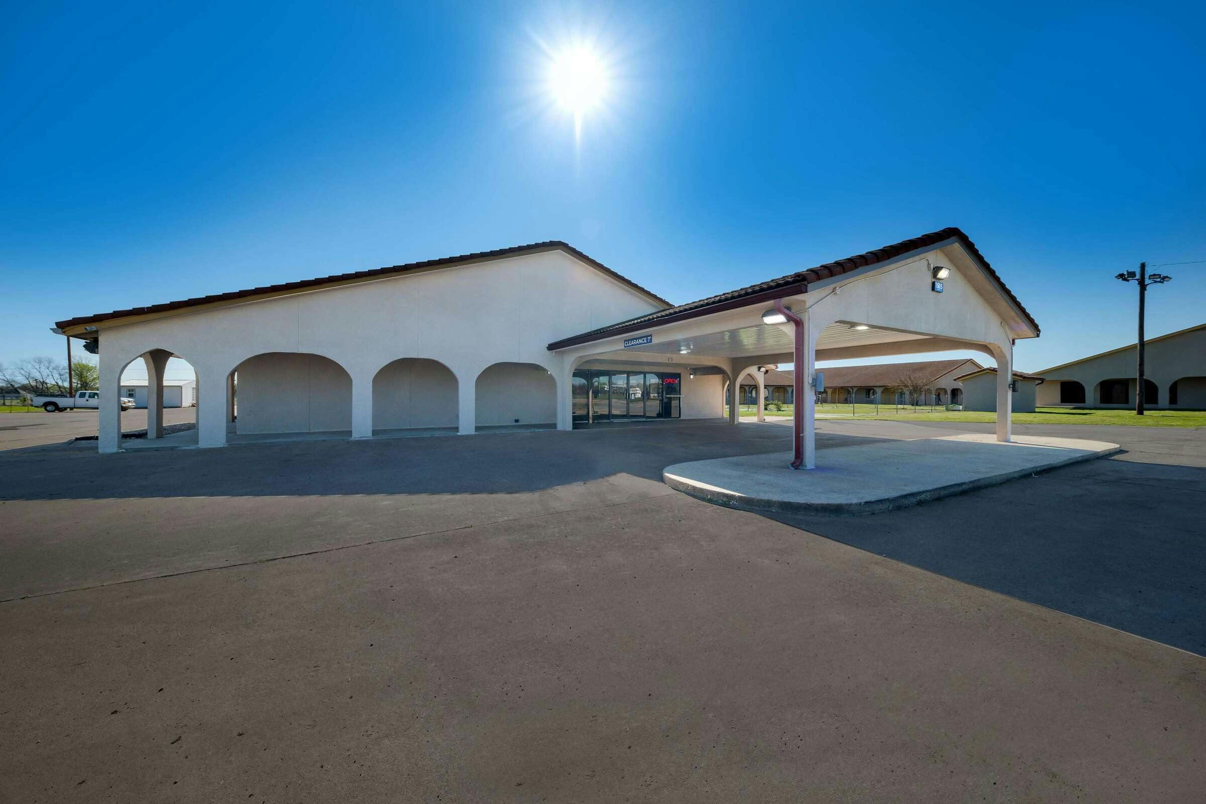 Hotel Americas Best Value Inn Bonham photo 4