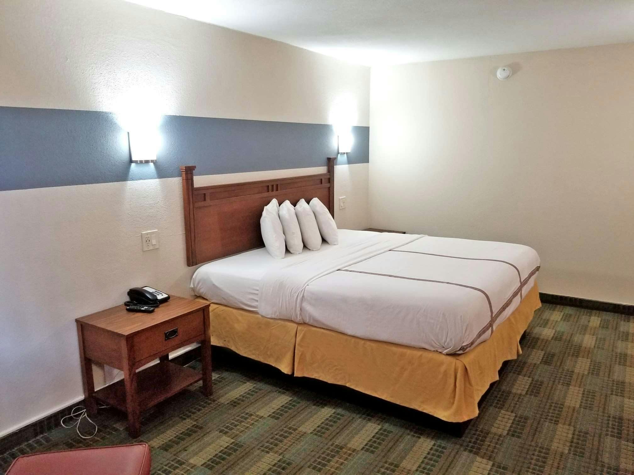 Hotel Americas Best Value Inn Marshall photo 4