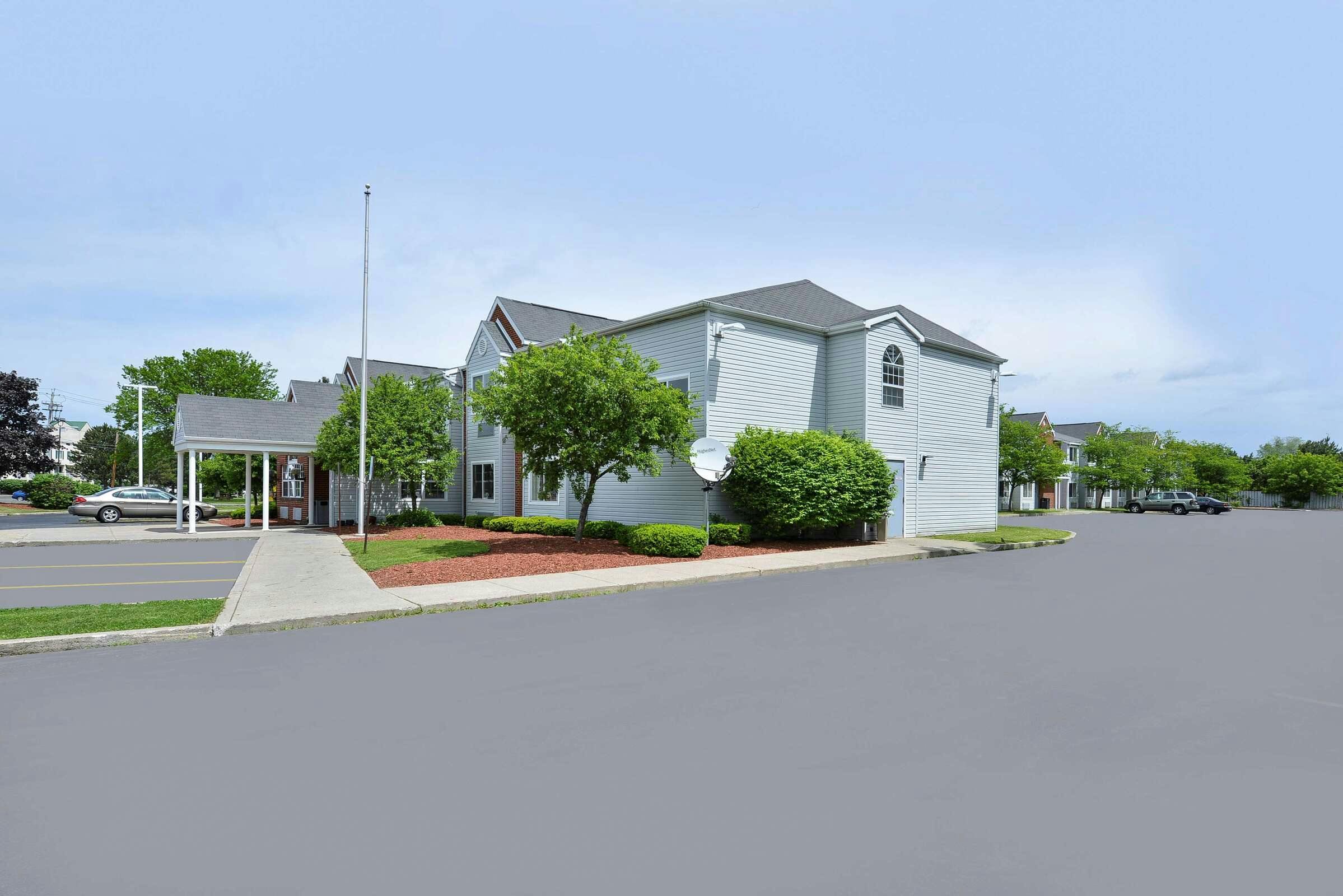 Hotel Americas Best Value Inn East Syracuse photo 2