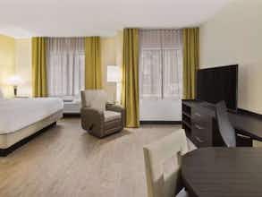 Hotel Candlewood Suites Charlotte - Arrowood, an IHG Hotel photo 2