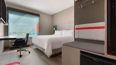 Hotel Avid Hotel Traverse City photo 5