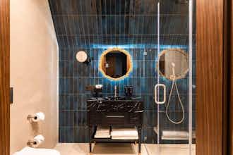 Hotel Hotel Indigo Batumi Old Town By Ihg photo 4