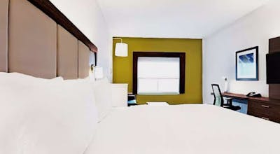 Holiday Inn Express & Suites Chalmette New Orleans S