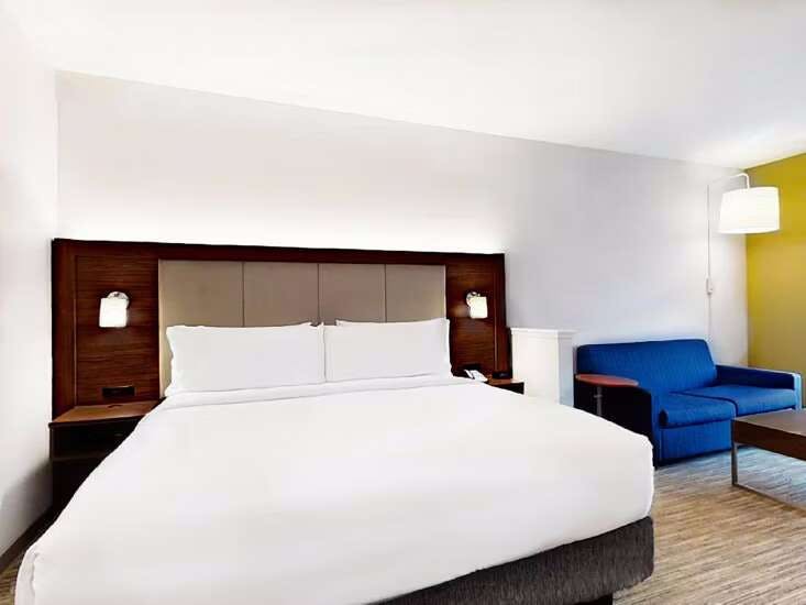 Hotel Holiday Inn Express & Suites Chalmette New Orleans S photo 3