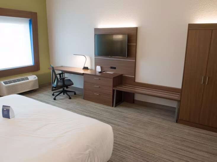 Hotel Holiday Inn Express & Suites Mishawaka - South Bend photo 4