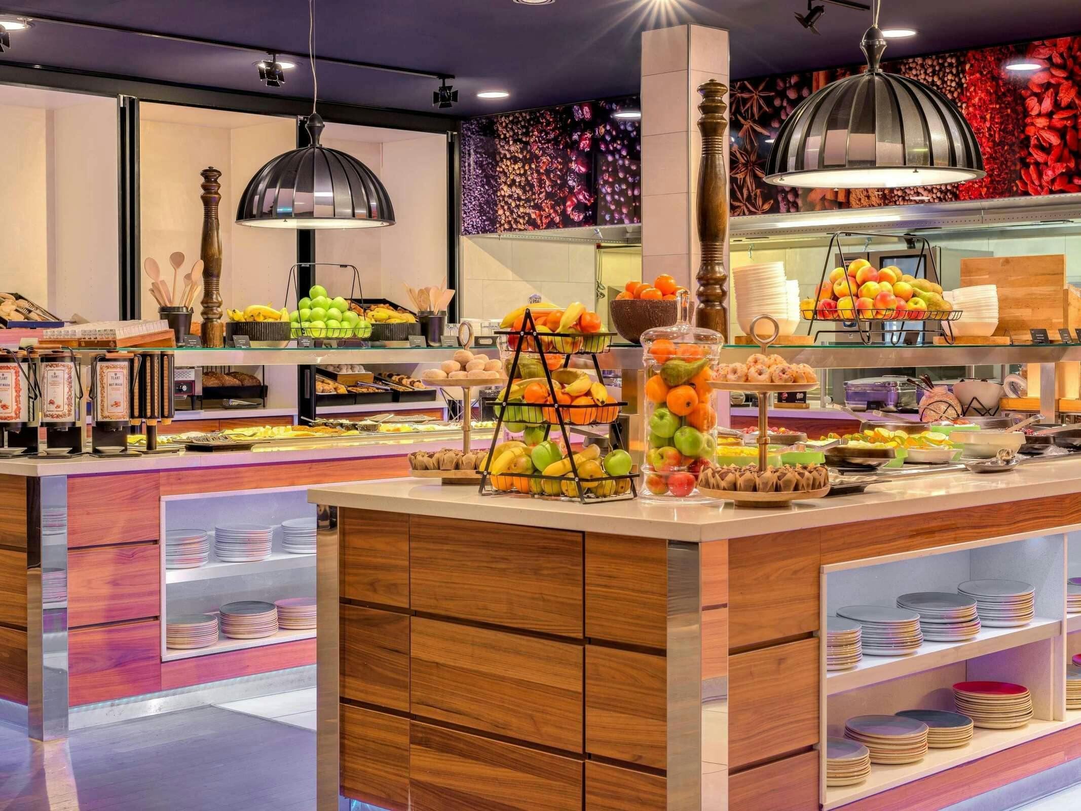 Hotel Mövenpick Hotel Amsterdam City Center photo 4