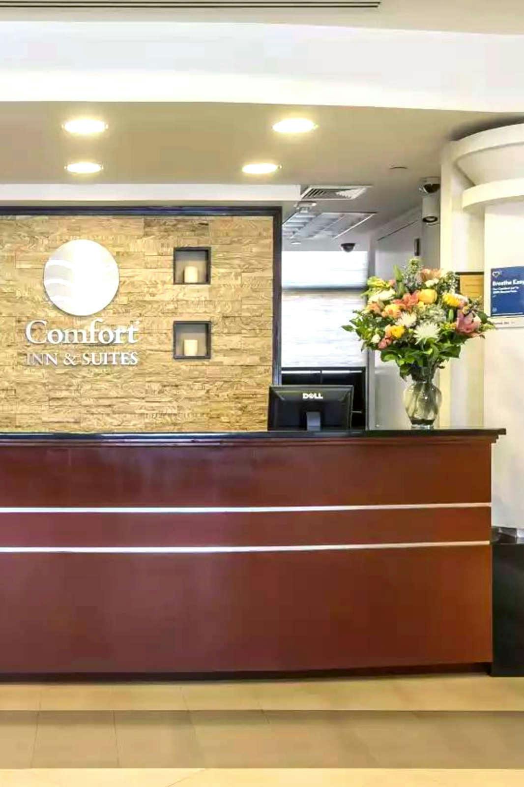 Hotel Comfort Inn & Suites LaGuardia Airport photo 4