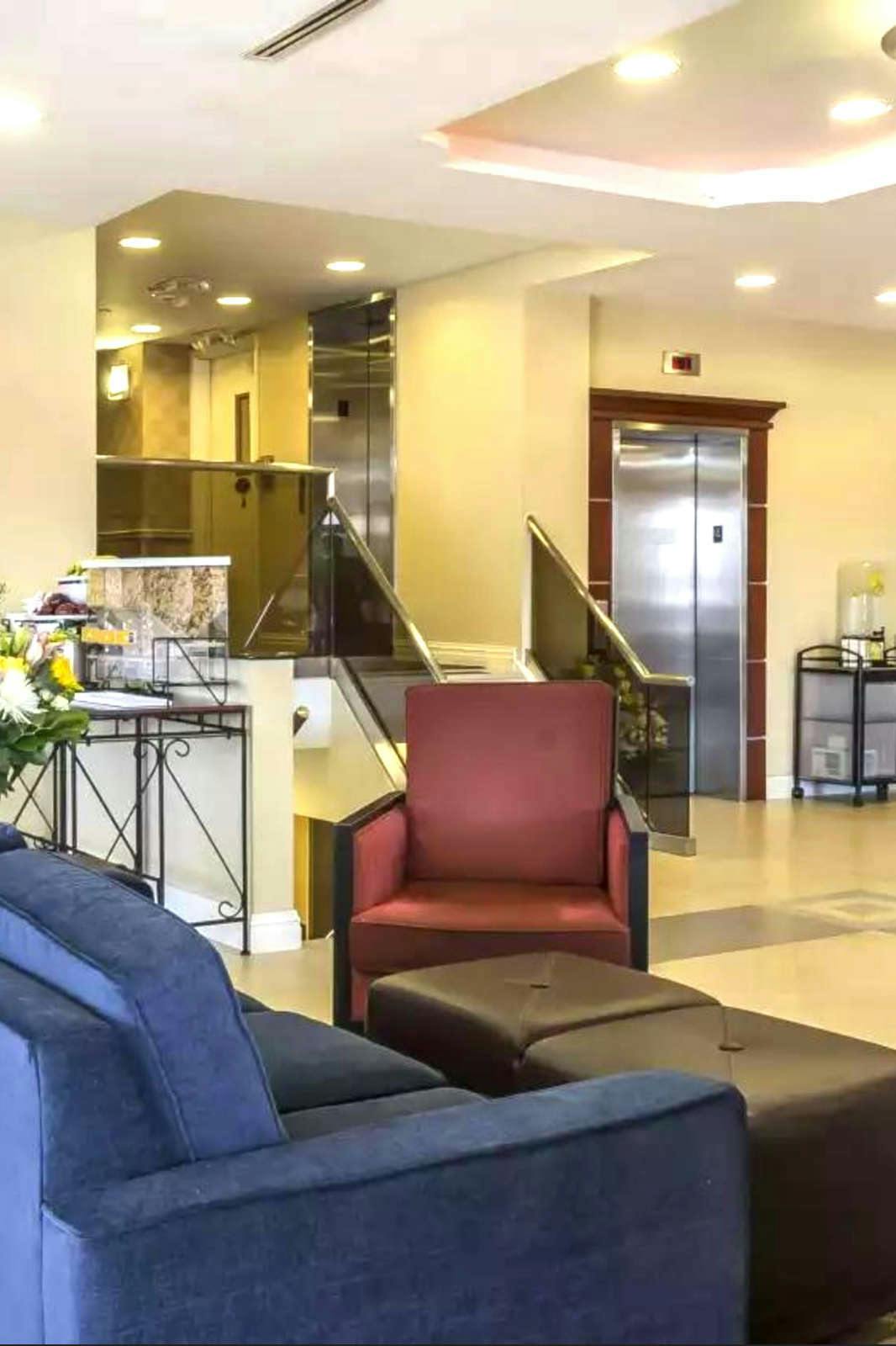 Hotel Comfort Inn & Suites LaGuardia Airport photo 5