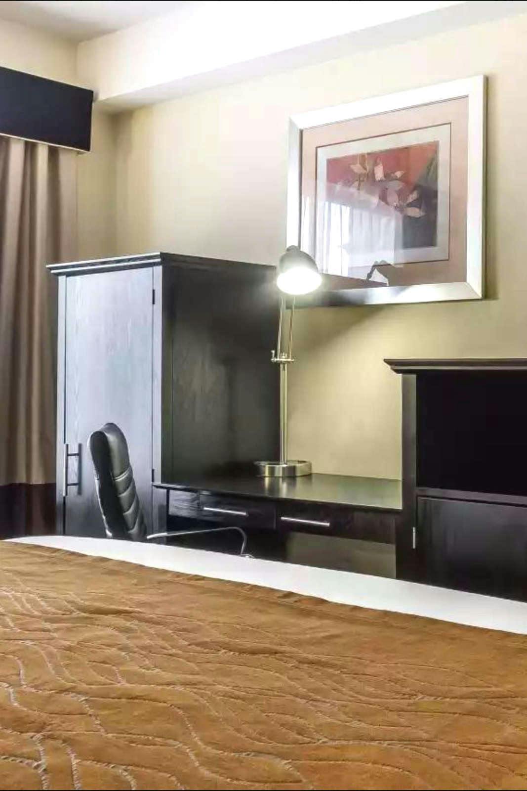 Hotel Comfort Inn & Suites LaGuardia Airport photo 3