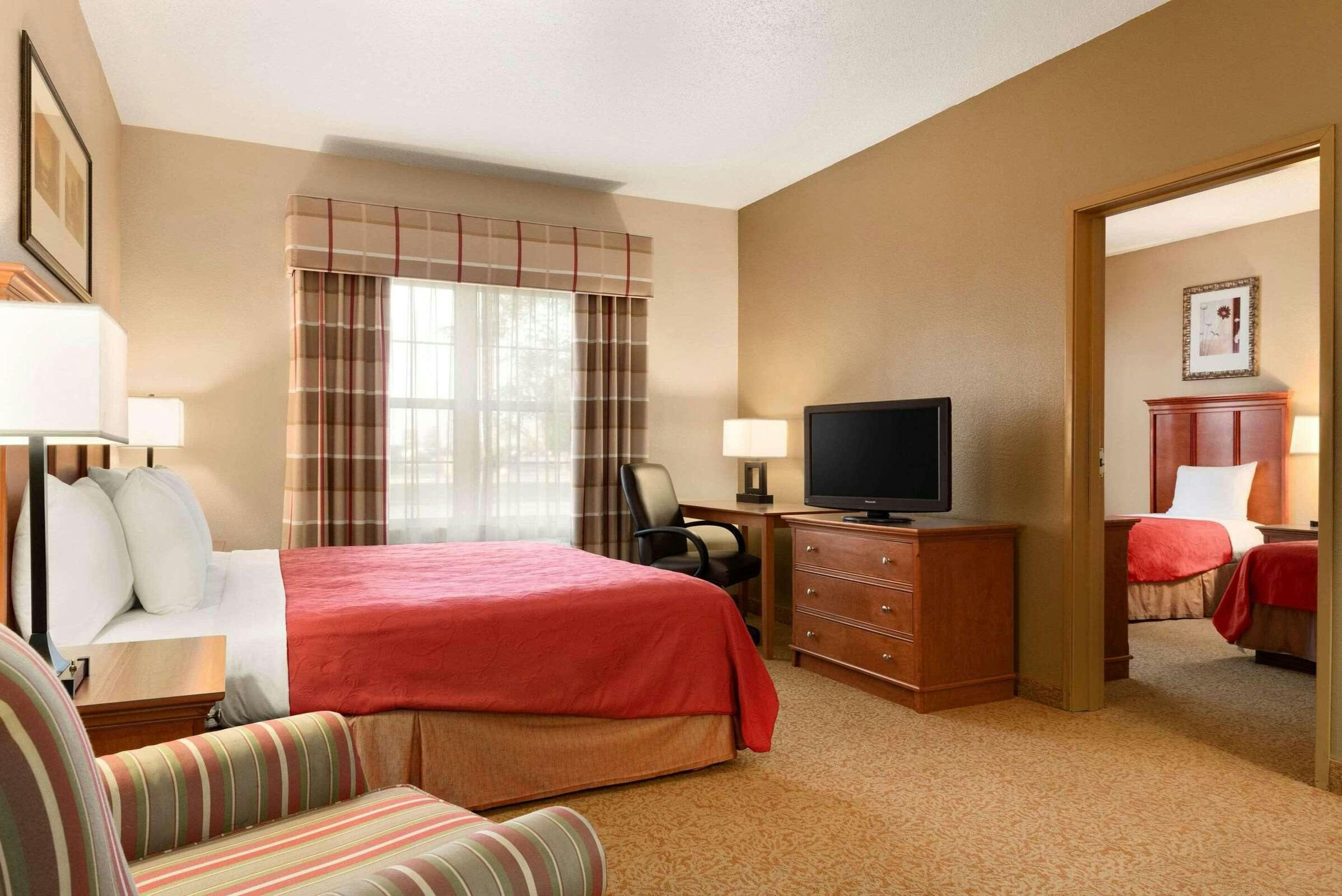 Hotel Country Inn & Suites by Radisson, Sycamore, IL photo 5