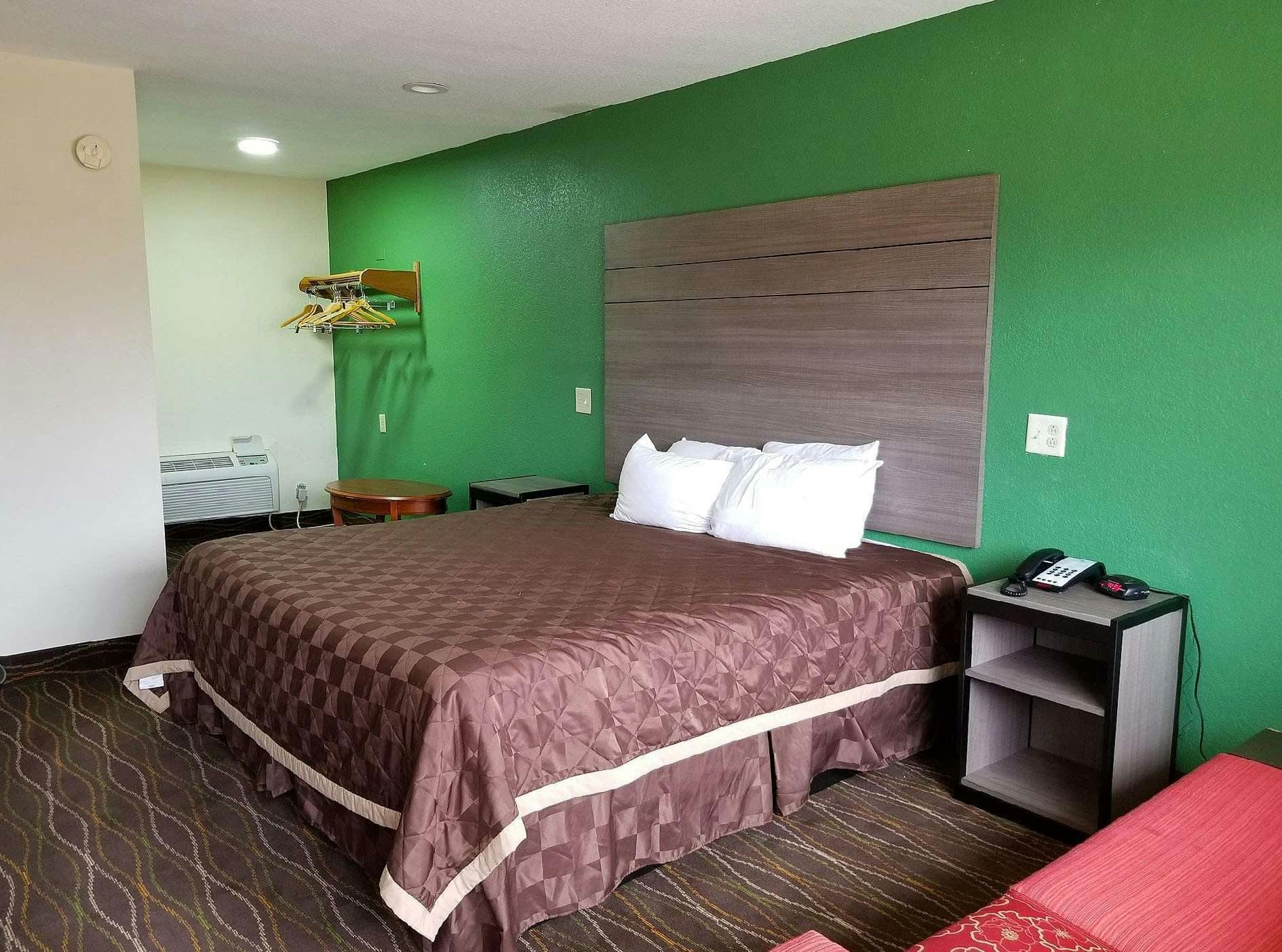 Hotel Americas Best Value Inn Alexandria photo 1