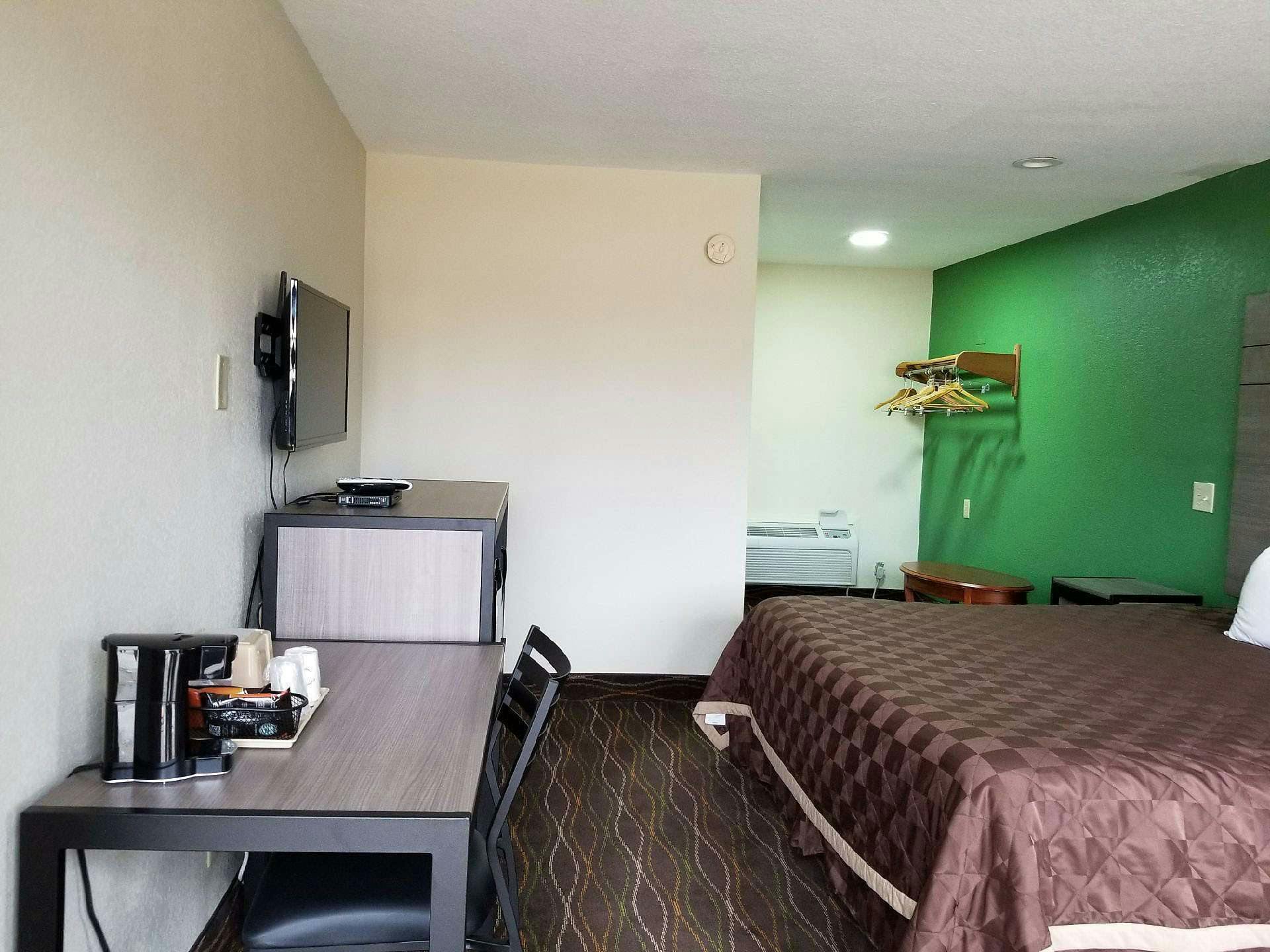 Hotel Americas Best Value Inn Alexandria photo 3