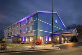 Hotel AmericInn Columbus Wisconsin photo 4