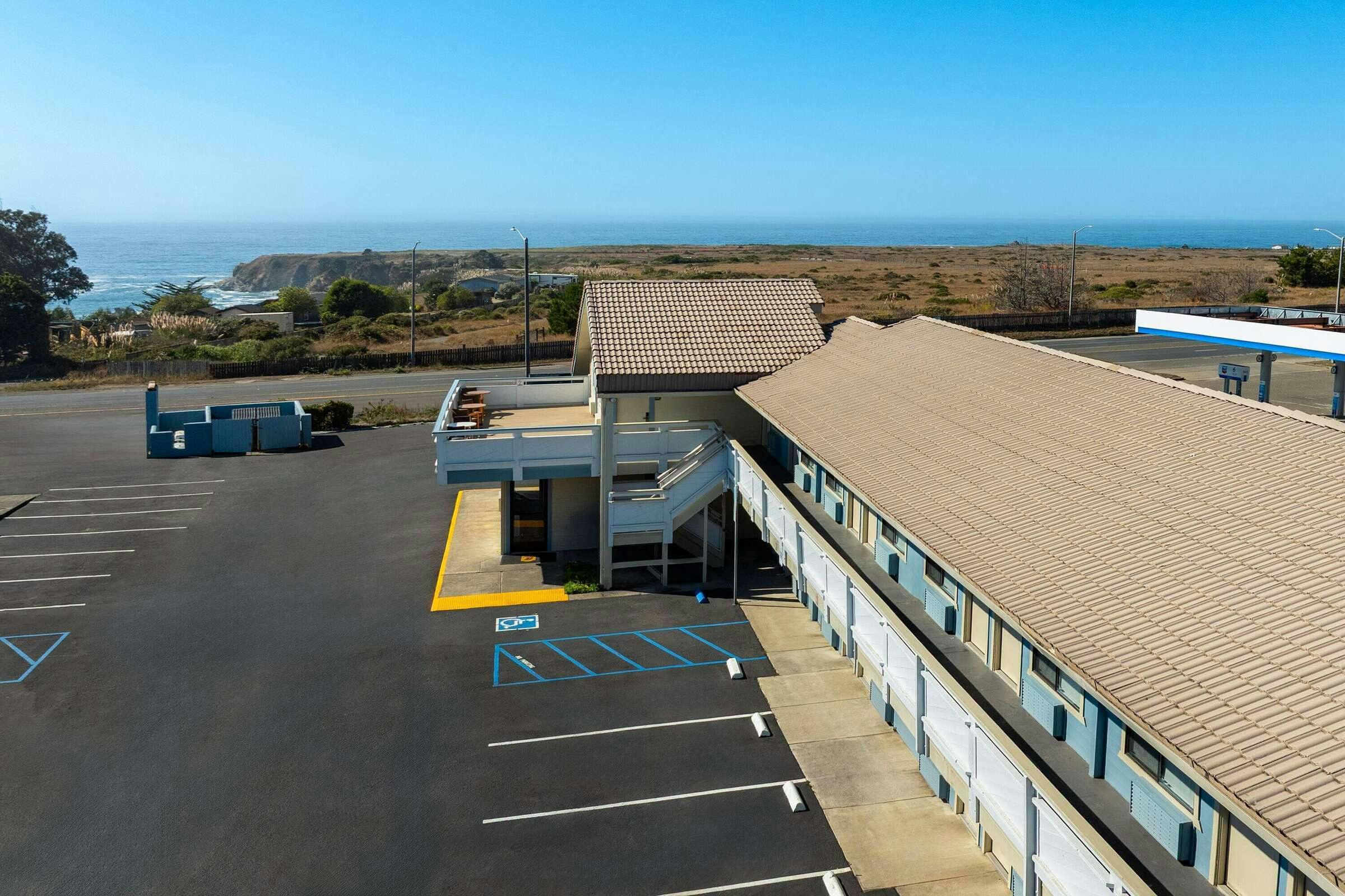 Super 8 Fort Bragg CA