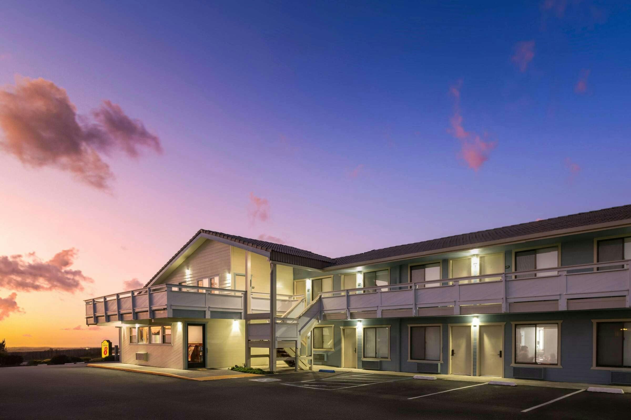Hotel Super 8 Fort Bragg CA photo 1