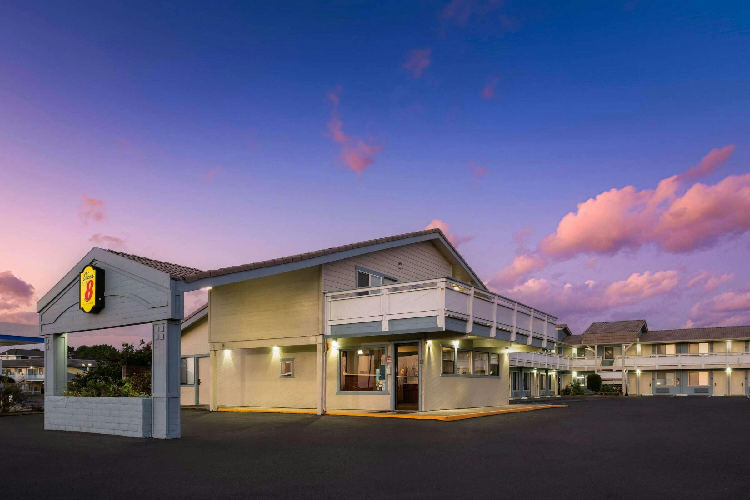 Hotel Super 8 Fort Bragg CA photo 2