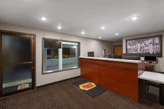 Hotel Super 8 Fort Bragg CA photo 4