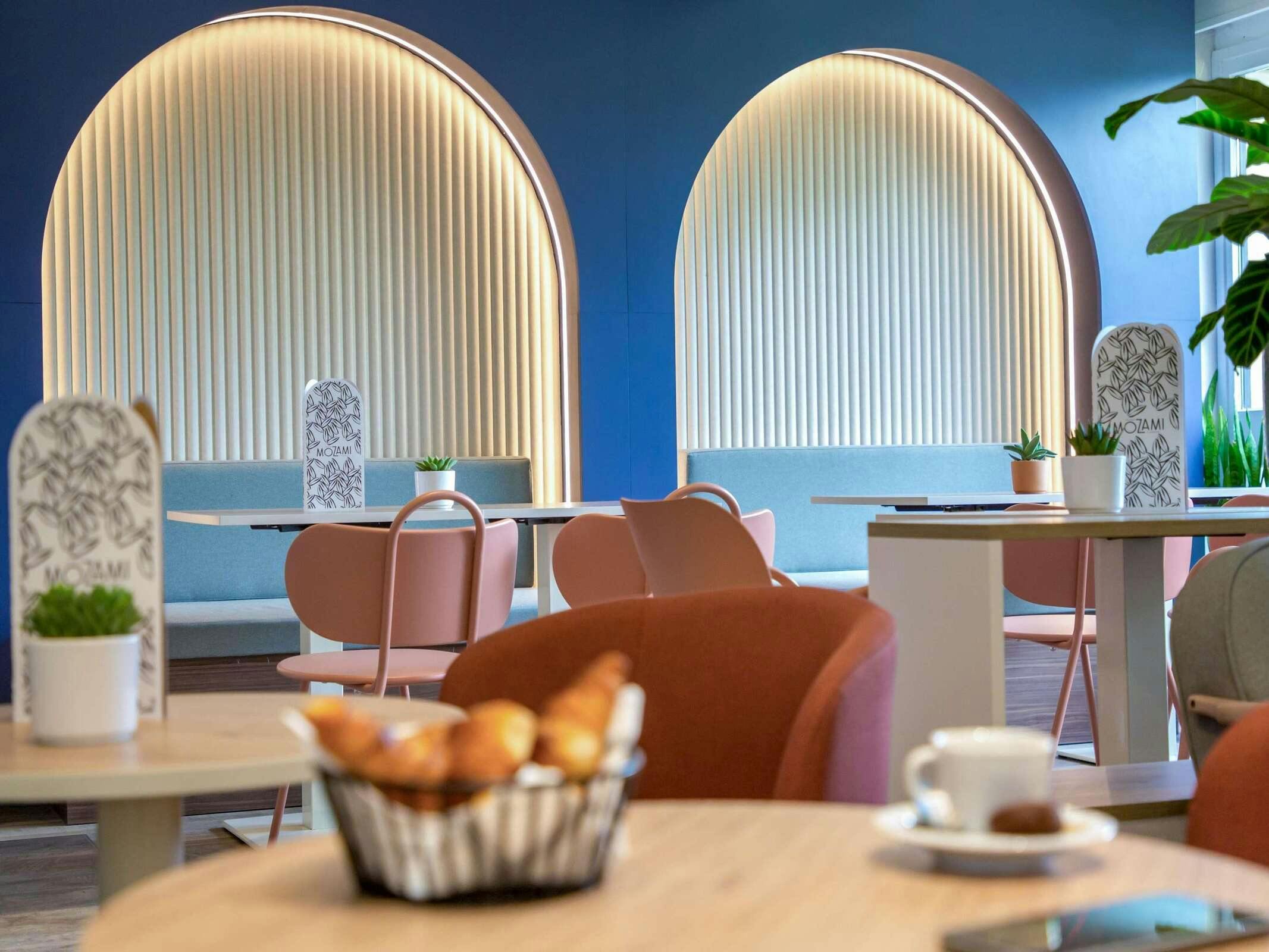 Hotel Novotel Pont de L'Arc Fenouillères photo 2